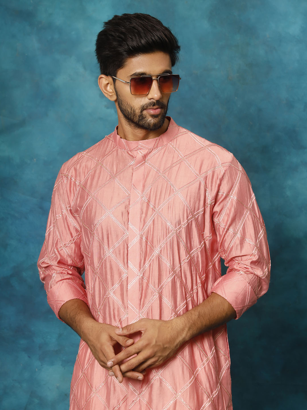 VASTRAMAY Men's Onion Pink Embellished Kurta