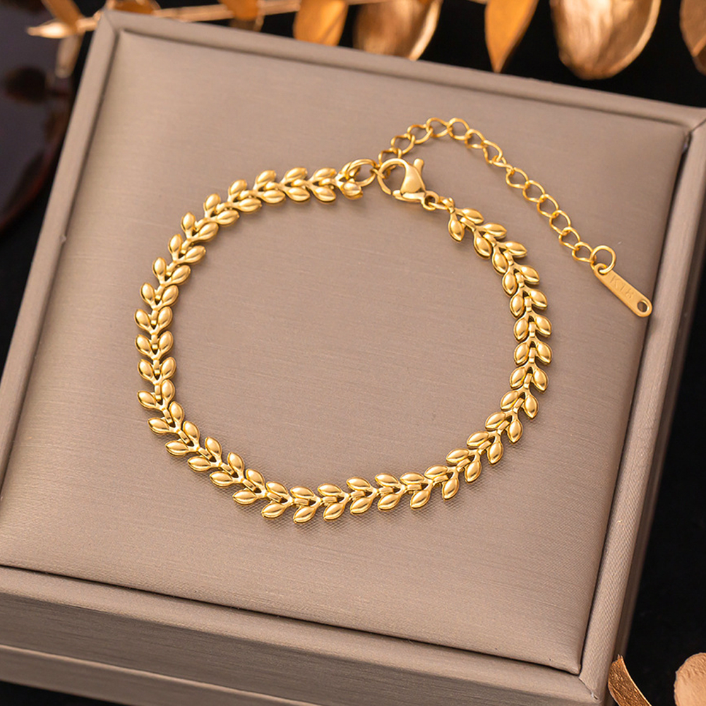 Label She Leaf Design Bracelet (Golden)