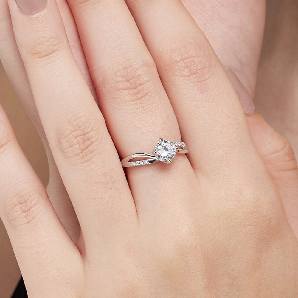 Zavya Adjustable Ring Solitaire Ring (Silver)