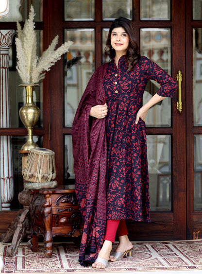 MiravanWomen's Maroon Pure Floral Printed Anarkali Kurta With Gold Print Dupatta