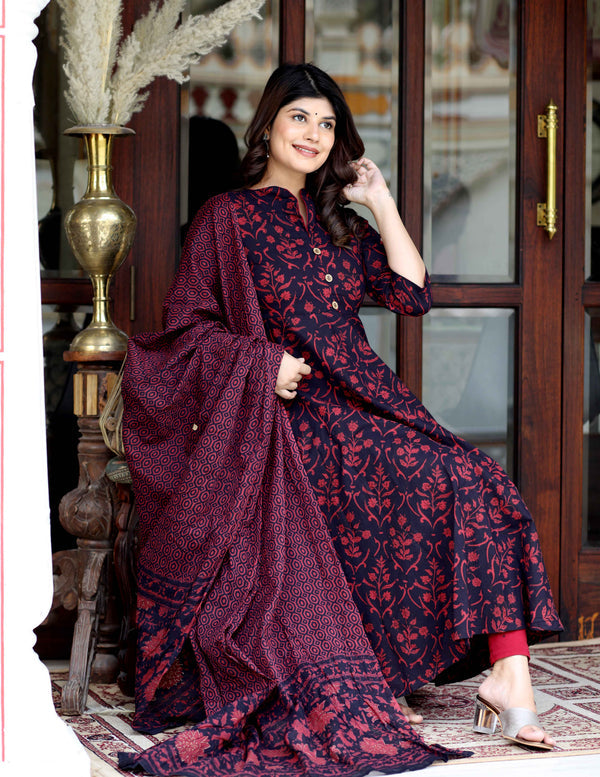 MiravanWomen's Maroon Pure Floral Printed Anarkali Kurta With Gold Print Dupatta