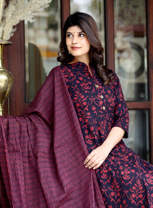 MiravanWomen's Maroon Pure Floral Printed Anarkali Kurta With Gold Print Dupatta