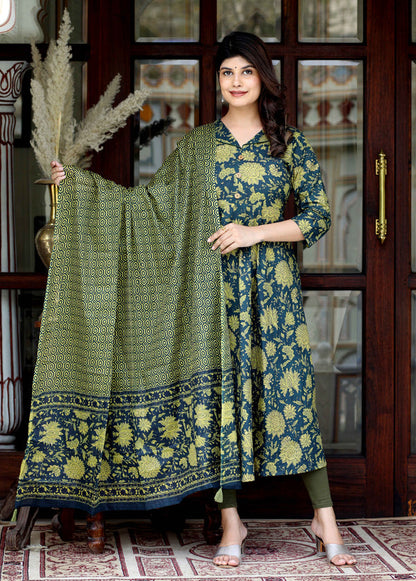 Miravan Women's Green Pure Cotton Printed Anarkali Kurta With Gold Print Dupatta