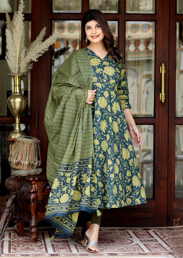 Miravan Women's Green Pure Cotton Printed Anarkali Kurta With Gold Print Dupatta