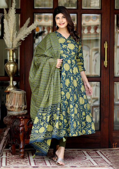Miravan Women's Green Pure Cotton Printed Anarkali Kurta With Gold Print Dupatta