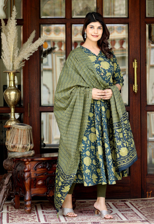 Miravan Women's Green Pure Cotton Printed Anarkali Kurta With Gold Print Dupatta
