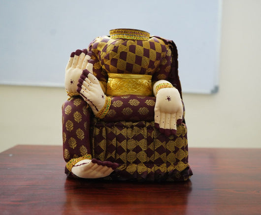 Varalakshmi Amman idol without face