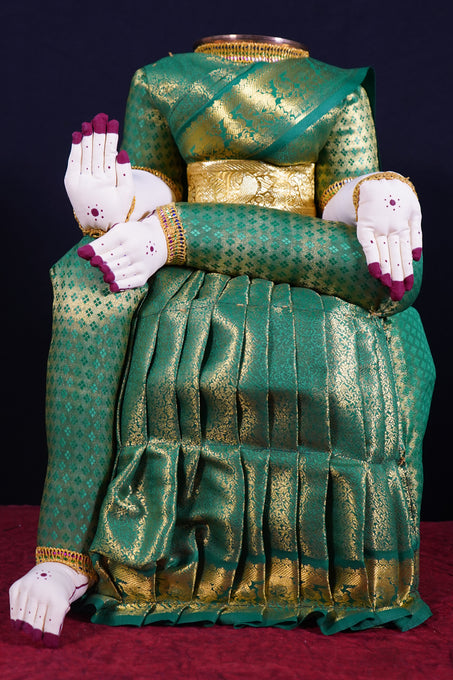 Varalakshmi Amman idol without face