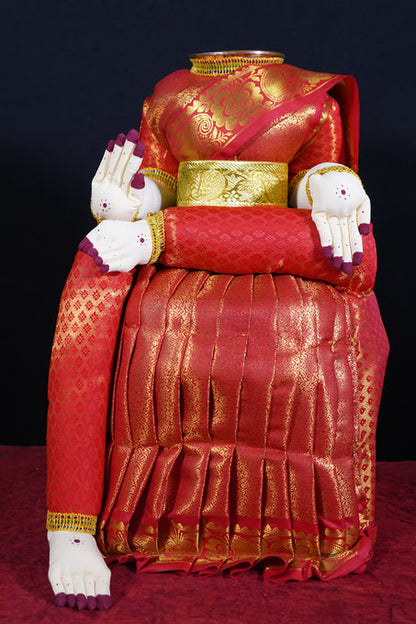 Varalakshmi Amman idol without face