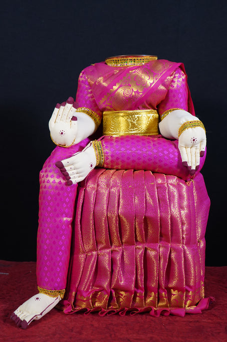 Varalakshmi Amman idol without face