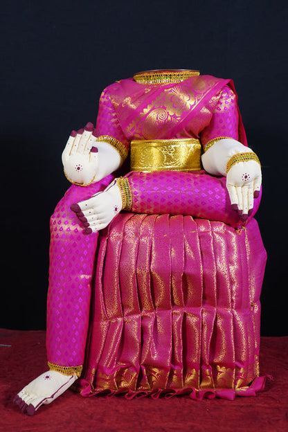 Varalakshmi Amman idol without face