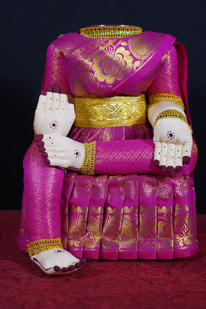 Varalakshmi Amman idol without face