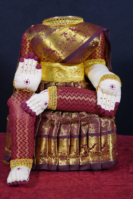 Varalakshmi Amman idol without face