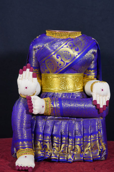 Varalakshmi Amman idol without face