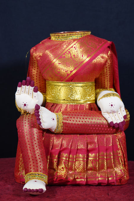 Varalakshmi Amman idol without face