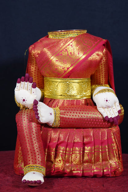 Varalakshmi Amman idol without face