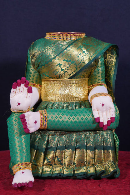Varalakshmi Amman idol without face