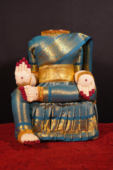 Varalakshmi Amman idol without face