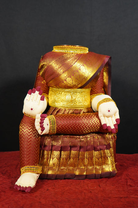 Varalakshmi Amman idol without face