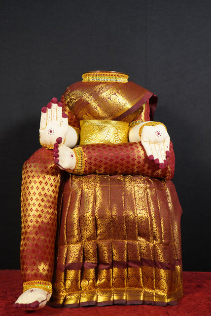 Varalakshmi Amman idol without face