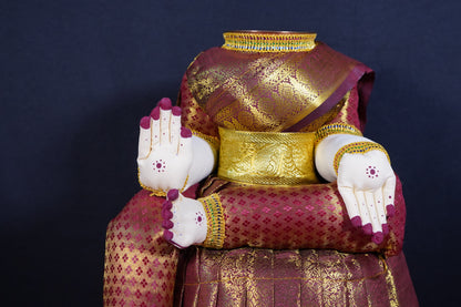 Varalakshmi Amman idol without face