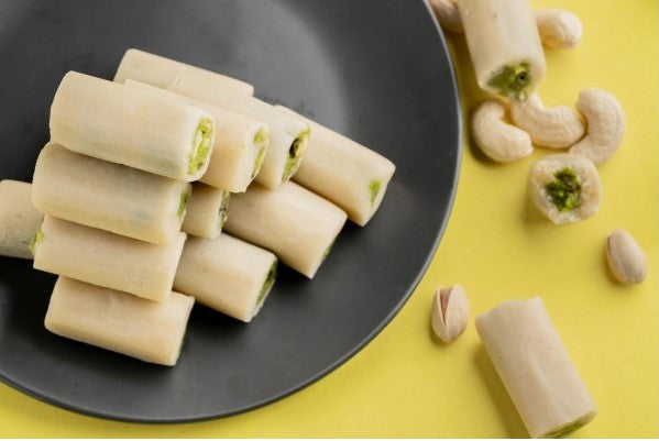 Vellanki Foods Kaju Pista Rolls 500g