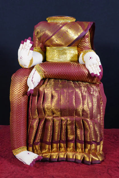 Varalakshmi Amman idol without face