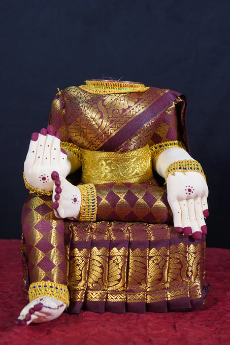 Varalakshmi Amman idol without face