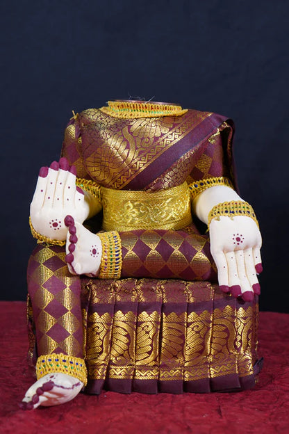 Varalakshmi Amman idol without face