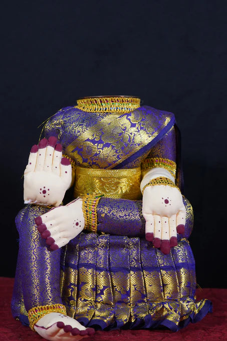 Varalakshmi Amman idol without face