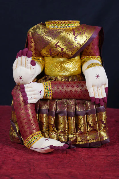Varalakshmi Amman idol without face