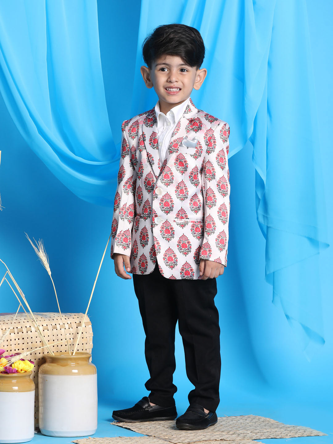 Vastramay boys cream base multi color printed blazer