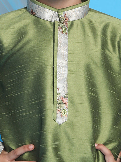 VASTRAMAY Green Silk Blend Kurta Pyjama Baap Beta Set