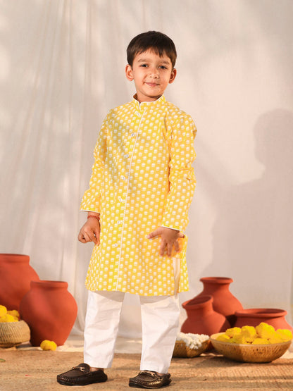 VASTRAMAY Yellow Cotton Printed Siblings Matching Set