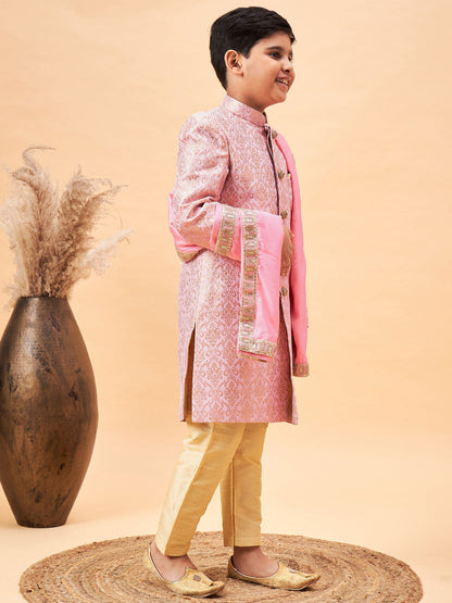 VASTRAMAY Boys Pink & Gold-Colored Woven-Design Brocade Slim Fit Sherwani Set With Pink Colour Dupatta