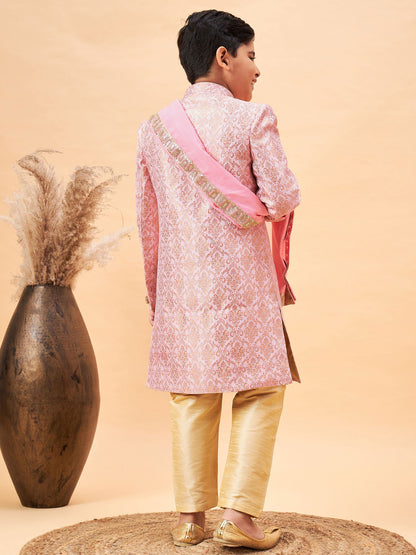 VASTRAMAY Boys Pink & Gold-Colored Woven-Design Brocade Slim Fit Sherwani Set With Pink Colour Dupatta