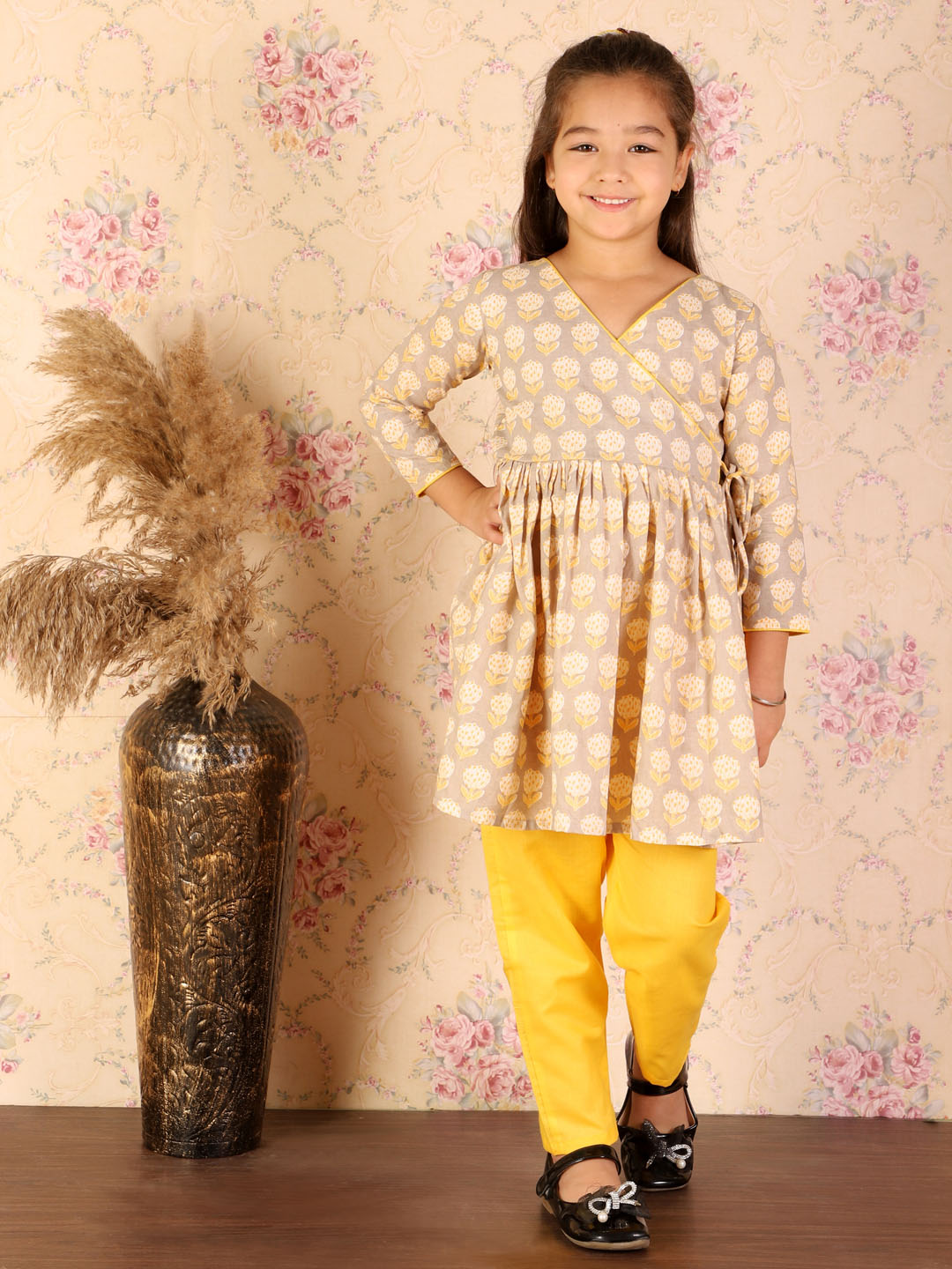 Vastramay girls gray yellow printed angrakha style kurti with pyjama