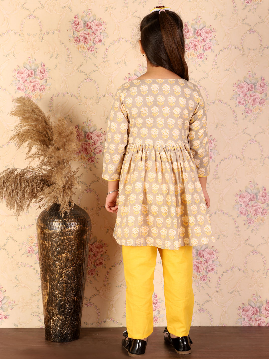 Vastramay girls gray yellow printed angrakha style kurti with pyjama