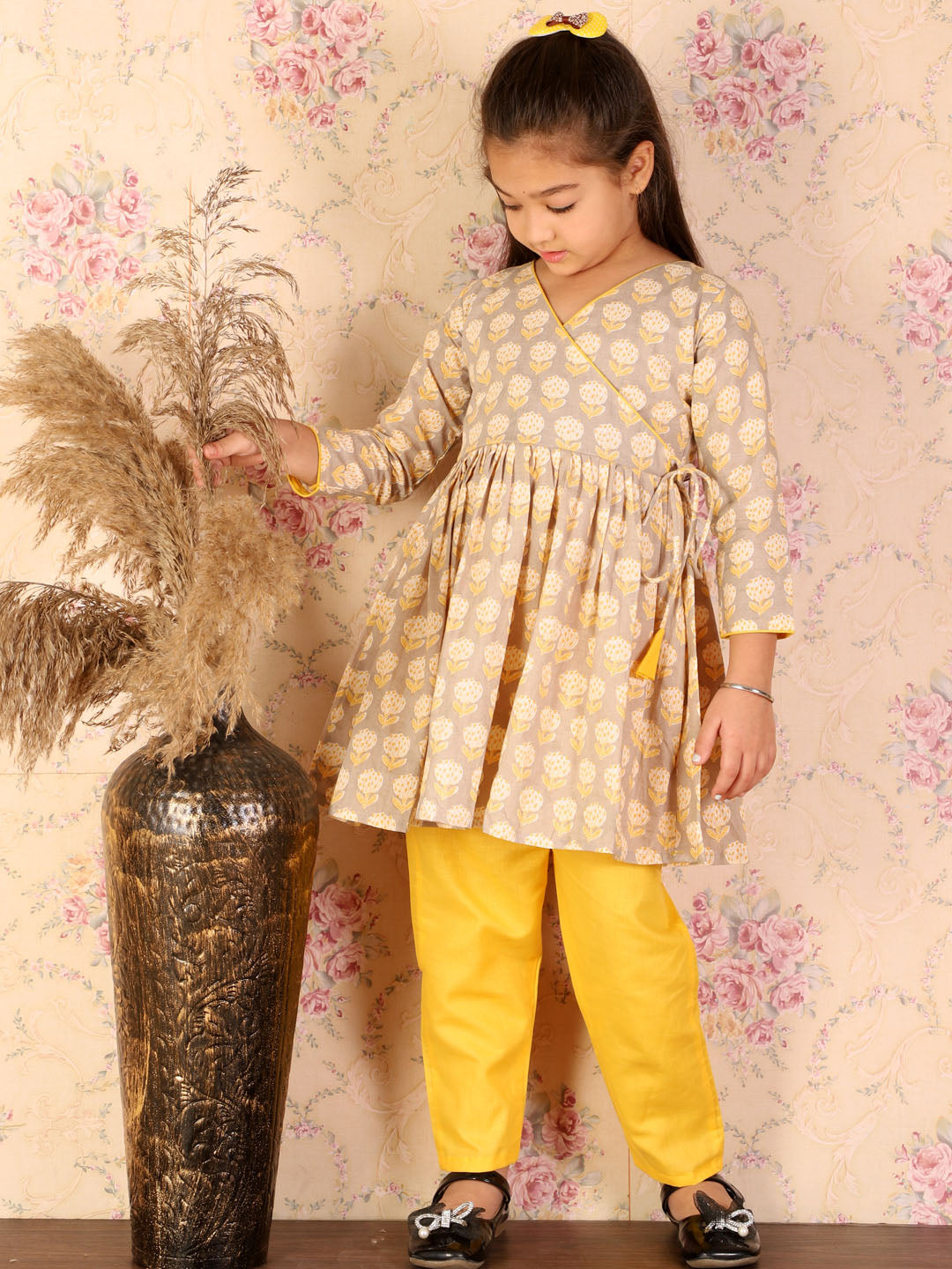 Vastramay girls gray yellow printed angrakha style kurti with pyjama