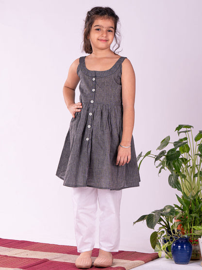 Vastramay Girl's Handloom Cotton Kurta And Straight Pant Set