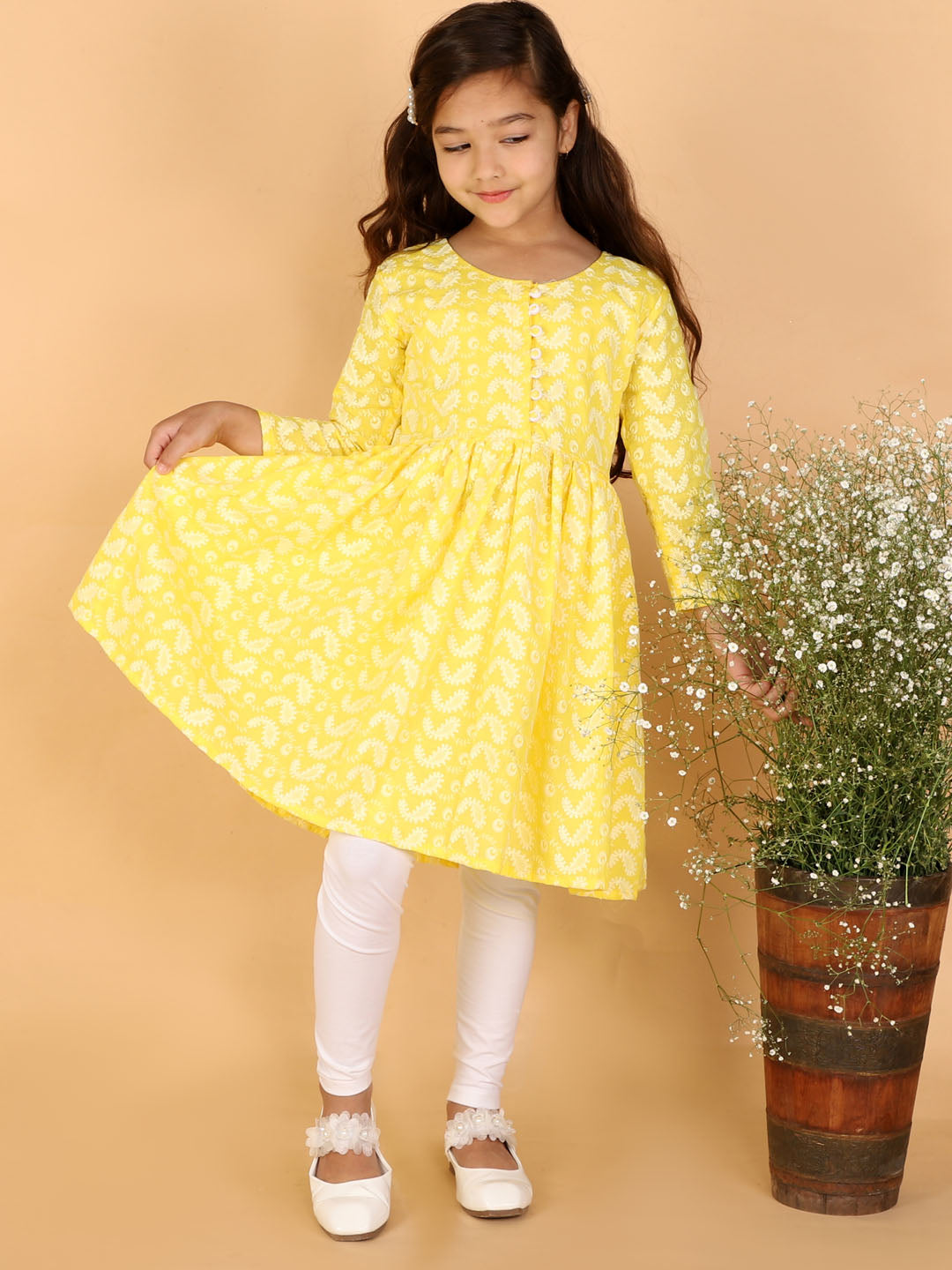 Vastramay Girls Yellow Pure Cotton Chikankari Kurta With Leggings