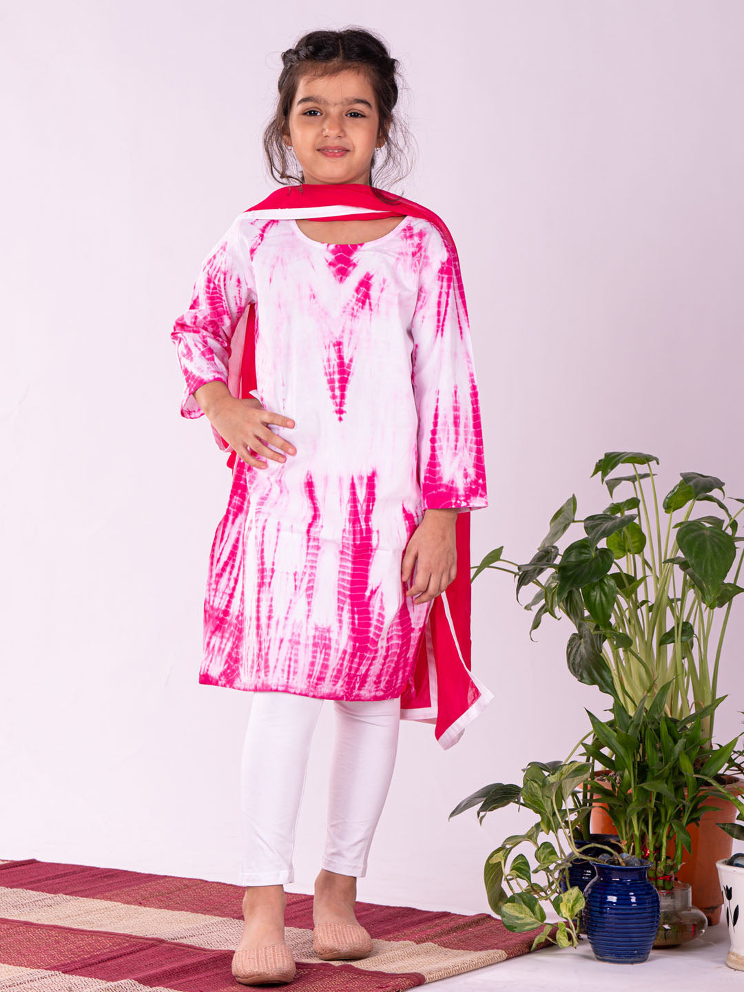 Vastramay Girls Pink Pure Cotton Tie-Dye Kurta Leggings & Dupatta Set