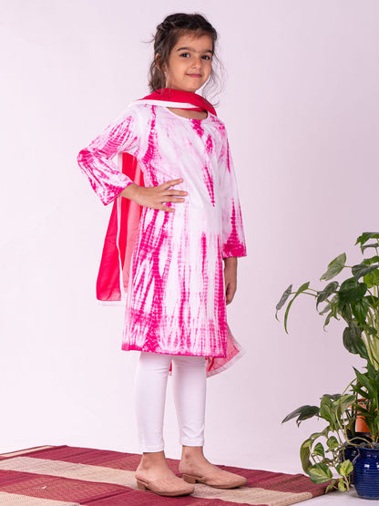 Vastramay Girls Pink Pure Cotton Tie-Dye Kurta Leggings & Dupatta Set