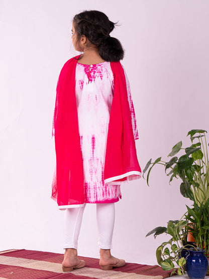 Vastramay Girls Pink Pure Cotton Tie-Dye Kurta Leggings & Dupatta Set