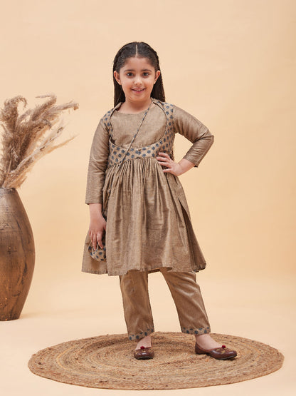 VASTRAMAY Brown Silk Blend Ethnic Print Kurta Pyjama Sibling Set