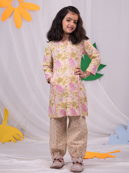 VASTRAMAY Girls' Yellow Printed Kurta Patiala Set