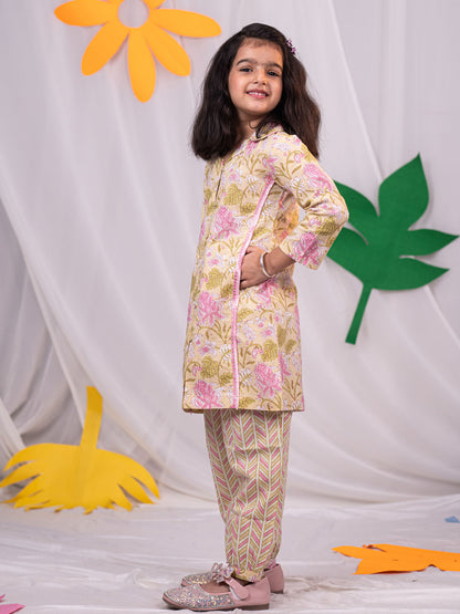 VASTRAMAY Girls' Yellow Printed Kurta Patiala Set