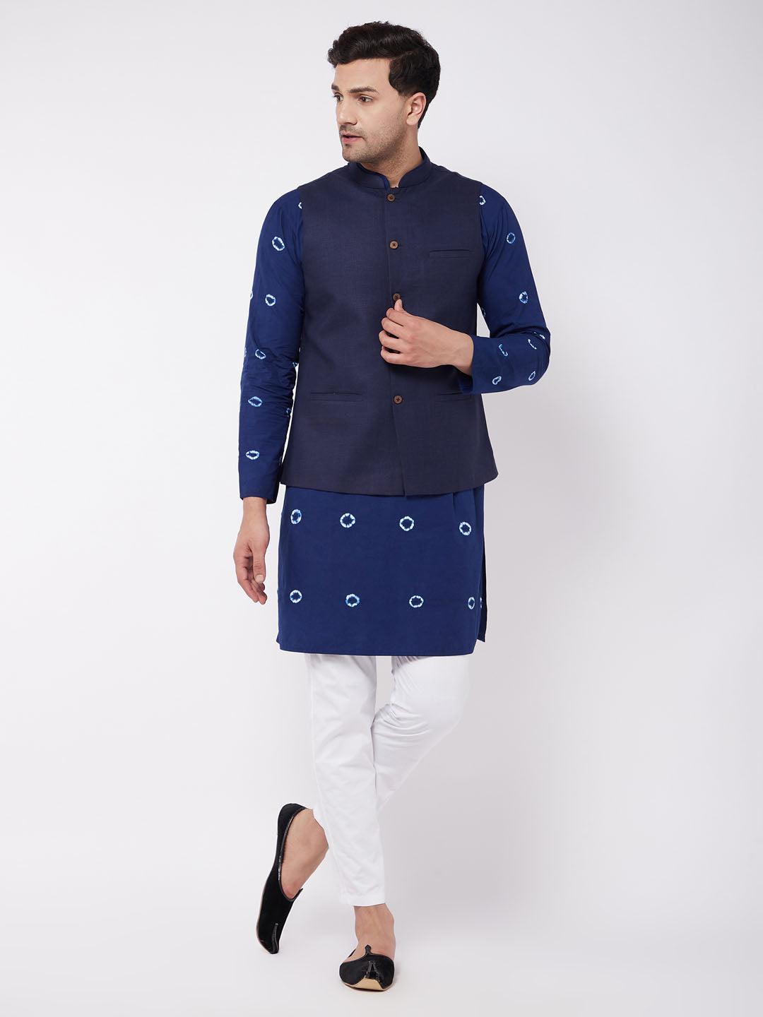 Vastramay mens navy blue solid nehru jacket with blue color bandhni print kurta and white cotton pant style pyjama