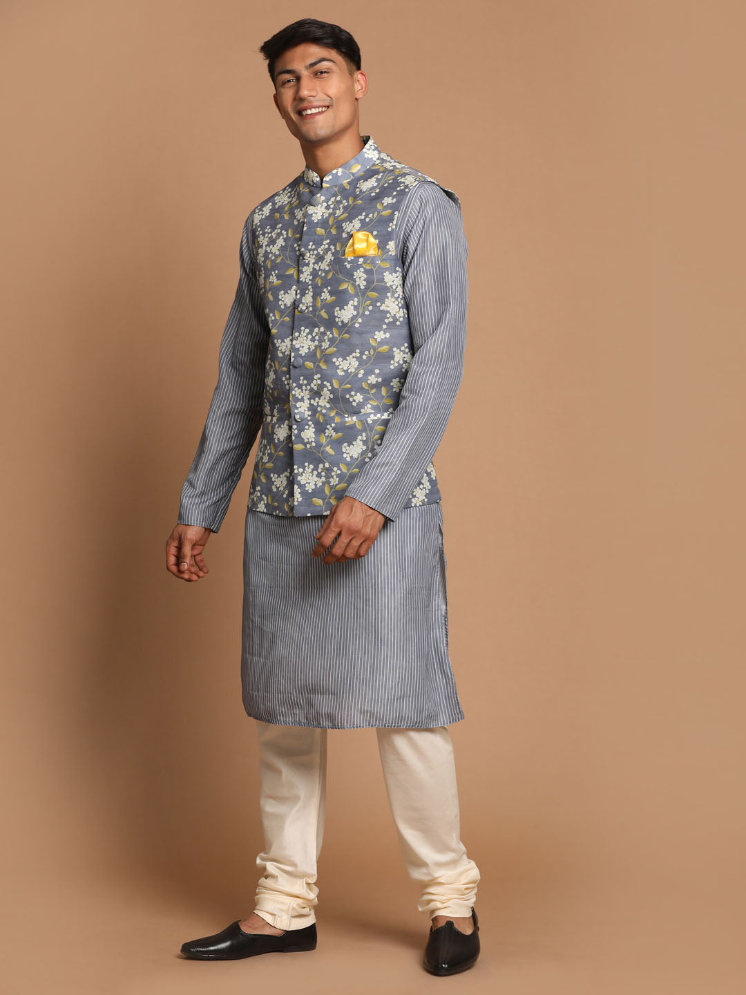 Vastramay Men's Grey Printed Nehru Jacket And kurta With Cream Pyjama Set