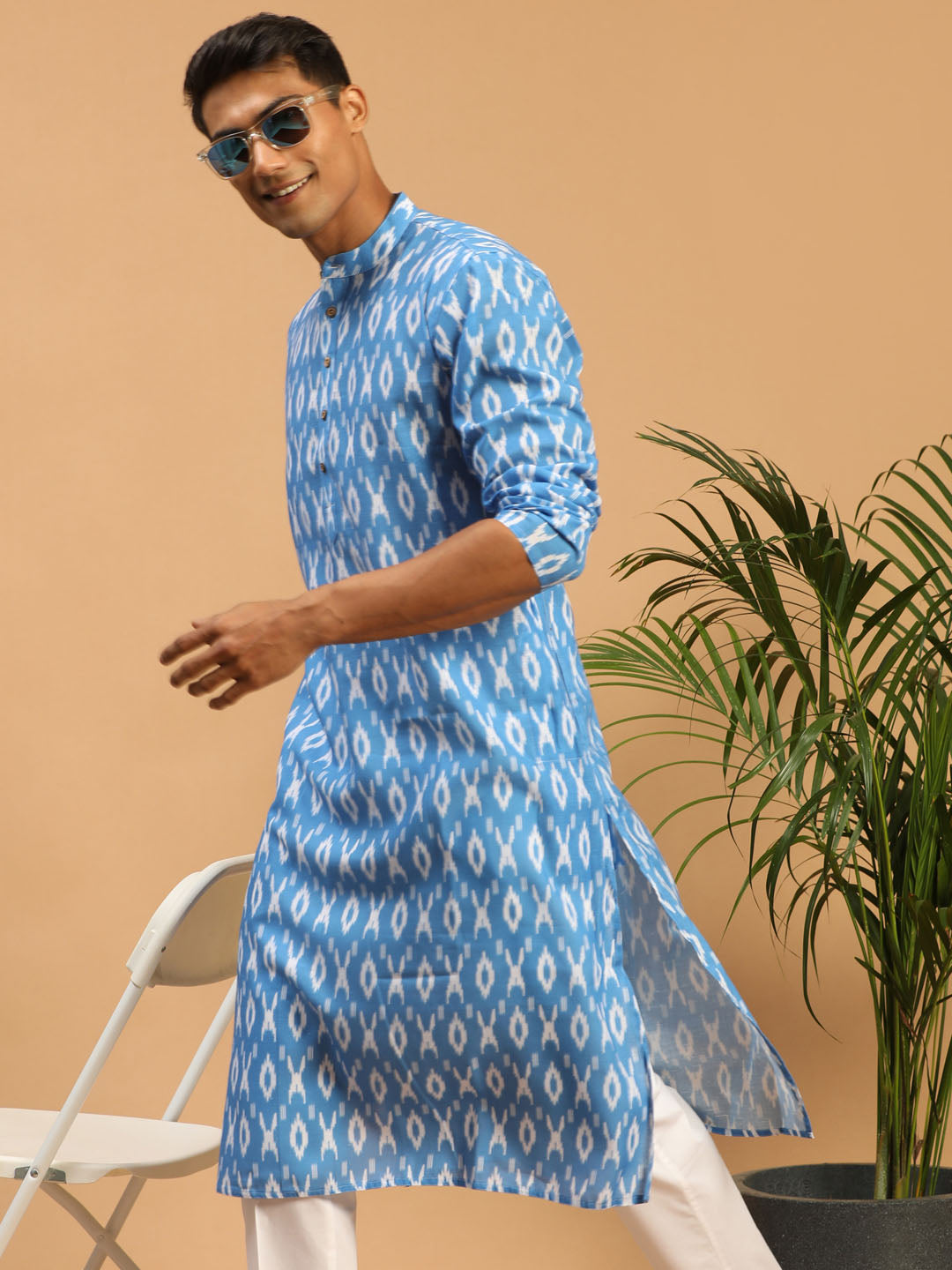 Vastramay Men's Aqua Blue Ikkat Print Cotton Kurta